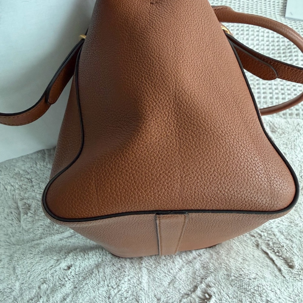 Authentic Prada Caramel Vitello Leather Satchel with Gold Hardware - Picture 4 of 9